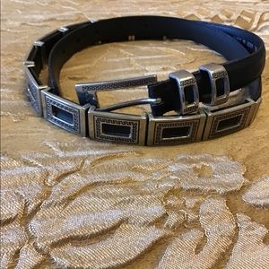Beautifu leather black and silver belt it’s a medium large